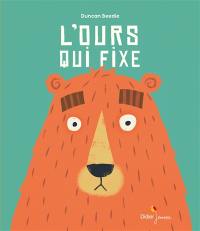 L'ours qui fixe