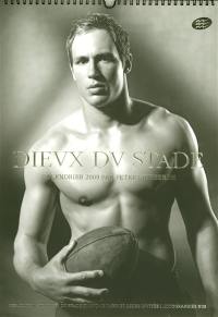Dieux du stade : calendrier 2009 : les joueurs de rugby du Stade français Paris et leurs invités photographiés nus